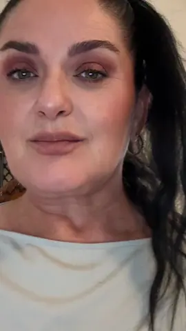 We are all pretty girls! Own it and be proud of yourself pretty girl ! Love this mix #pretty #prettygirl #prettygirls #prettywomen #greeneyedgirl 