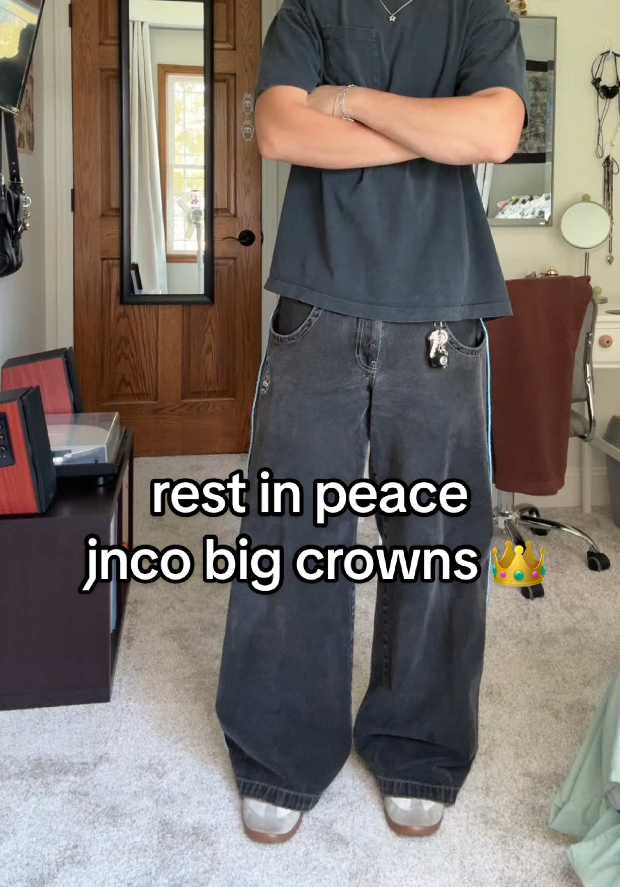 had to get one last wear in these before everyone has the reps 🥲 #jnco #jncojeans #jncos #baggy #OOTD 