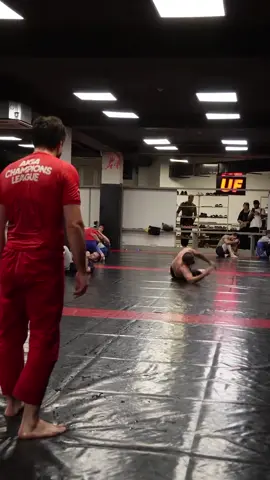 Я думаю подкат в футболе должен выглядеть именно так 🤣 @abdurakhman_bilarov   @abdulaev_official