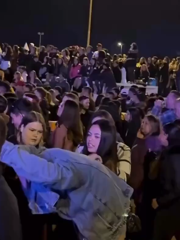 Peruca descolando na balada... Ilário Brasil!!!