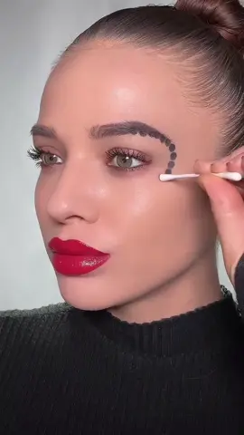 Halloween is coming 👻 #halloweenmakeup #halloween2025 #makeuphacks #easymakeup 