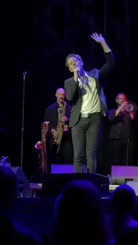 Anderson East at the Ryman last Friday… House Is a Building = perfection 🖤🏡🎶 #andersoneast #rymanauditorium #nashville 