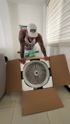 MOTOCICLETA , PROYECTO HERITAGE , Por fin llegó el aro FAT SPOKE 21 #fatboy #proyecto #harleydavidson #harleytiktok #softail 