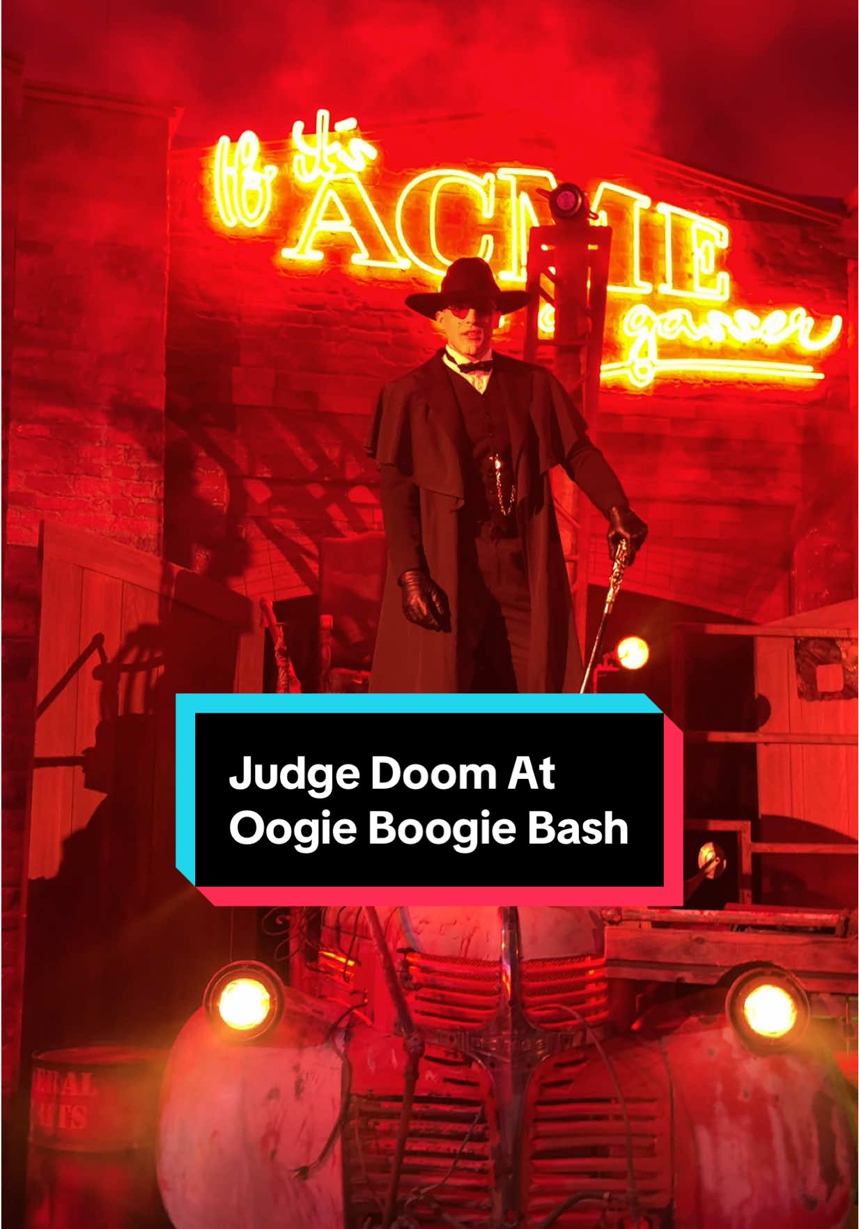 Judge Doom at Oogie Boogie Bash Was NOT Happy With Me #oogieboogiebash #judgedoom #judgedoomoogieboogie #halloween #romansempire