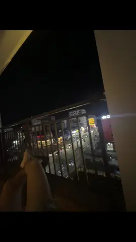 你问我何时归故里，我也轻声的问我自己