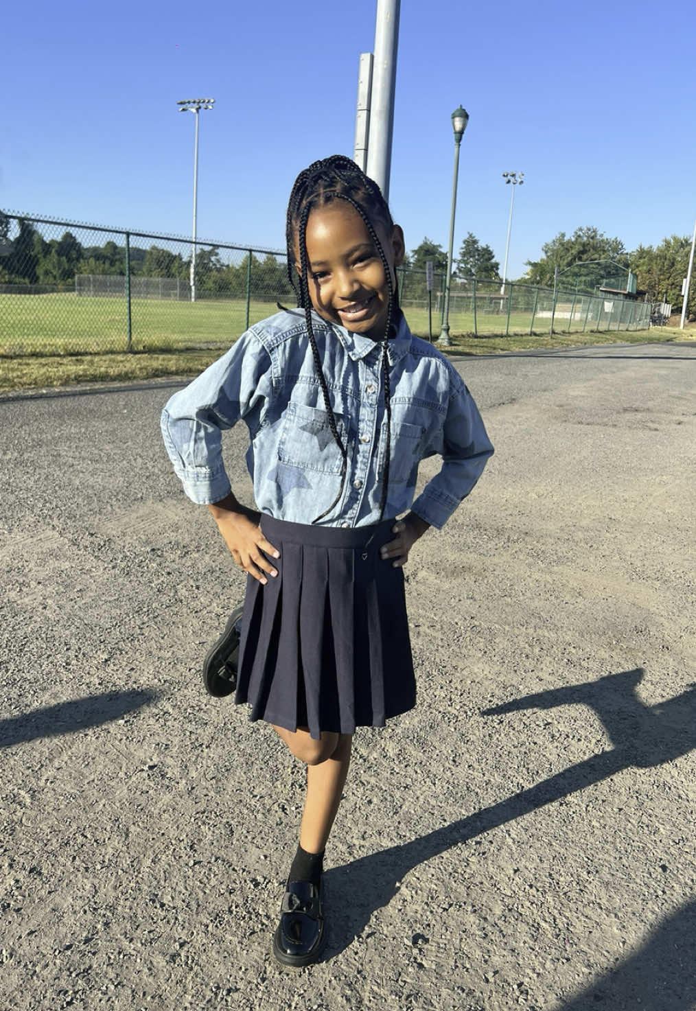 type b girl mom realness and to be fair they only give us a couple of days notice about picture day .. anyways we got my girl together 😍🥰