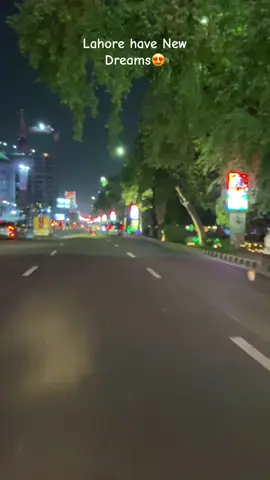 Midnight feelings ❤️#viralvideo #lahorepakistan #foryoupage❤️❤️ #lahoreonthesky #foryou 