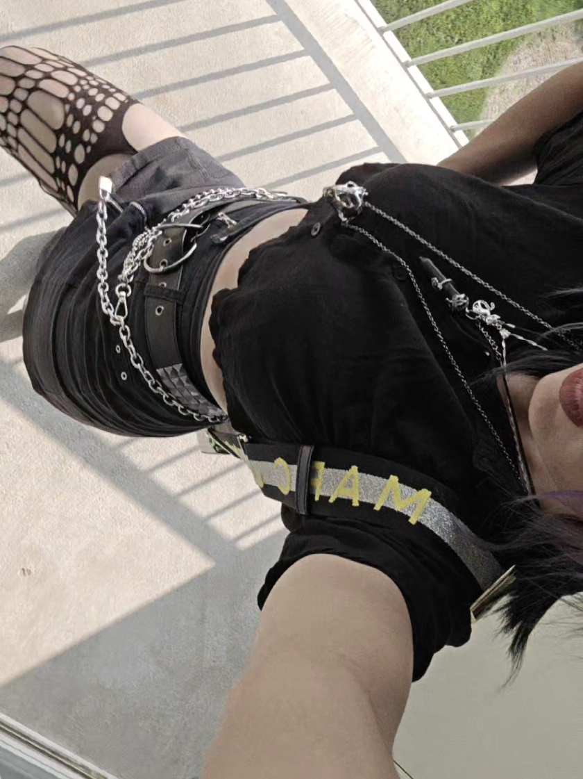 doing my duty and serving C💖NT ! ! ! #grunge  #altoutfits  #emogirl #gothgirl #outfitinspo 