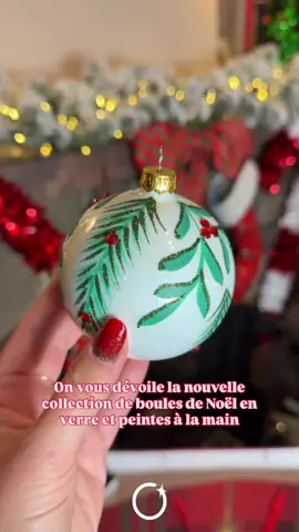 Les précieuses que vous attendez tant sont enfin là ! On vous dévoile déjà quelques-unes de nos boules de Noël en verre et peinte à la main avant de vous dévoiler l’entièreté de la collection.  elles seront en ligne dès la semaine prochaine, encore un petit peu de patience, car chacune passe au crible du contrôle de qualité pour ne laisser échapper aucun détail et vous apporter la plus belle des magie 🎄 #christmas #christmastime #xmasdecor #christmasornaments #boulesdenoel        