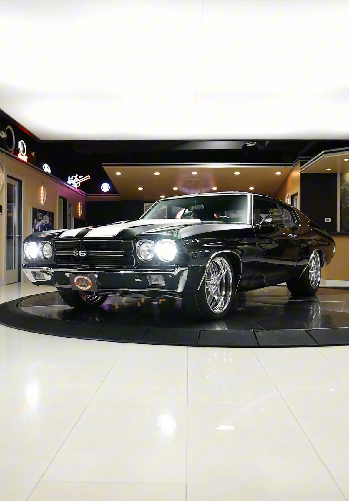 Swept away by this beautiful 1970 Chevrolet Chevelle Restomod 😍🖤 Available Now!