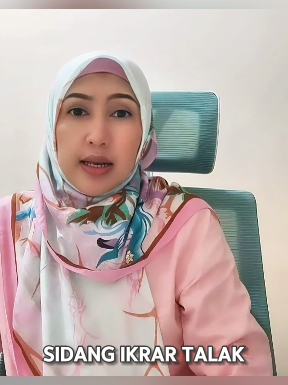 Replying to @musmulyadi632 semoga VT ini dapat memberikan sedikit penjelasan dari pertanyaan saudara, dimana untuk menyelesaikan seluruh perkara perdata yang menjadi sengketa antara umat Islam di Indonesia baik itu sengketa perkawinan, waris, hibah, hak asuh, bahkan perjanjian kredit perbankan (misal : bank syari'ah) yang sejak awal dilaksanakan menggunakan hukum Islam maka harus diselesaikan di Pengadilan Agama. Dan setiap perkawinan yang dilaksanakan secara hukum Islam kemudian dicatatkan secara resmi di KUA maka proses perceraiannya pun harus dilakukan di Pengadilan Agama dengan menggunakan Kompilasi Hukum Islam bukan Pengadilan Negeri. Perceraian untuk Non Muslim dilakukan di Pengadilan Negeri. Namun ketentuan ini tidak berlaku bagi pernikahan sirri' kecuali pernikahan sirri' yang dimaksud telah diajukan permohonan isbat nikah ke Pengadilan Agama untuk dicatatkan. Sebab pernikahan sirri' yang tidak pernah di isbatkan dianggap sebagai perkawinan tidak tercatat dan ilegal, sehingga negara tidak bertanggungjawab atas seluruh resiko yang timbul dari pernikahan yang tidak tercatat itu. #perceraian #talak #hukumkeluargaislam #konsultasihukumonline #edukasihukum 