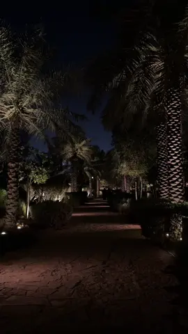 رعى ريف قلبي لين صار الحشا مدهال وعن مدهله جنبت غيره وذيرته أداري عليه من الزعل، وازعل العذال وخطاه إن كبر في عين غيري تصاغرته سقيته من عدود الغلا والغرام زلال بعد ما جذب من دم قلبي، وصدرته  ‏ قبل ما يغطِّي ليله المنتثر بالشال سرقت الكرى من نون عينيه وسهرته نقش كل حرف من حروفي على السلسال تباهى بها، واغاظ ناس مجاكرته