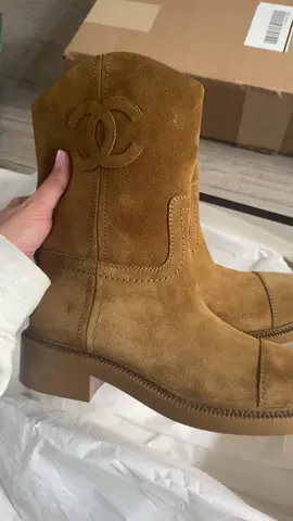 the best fall boots @ChanelOfficial #chanel #chanelboots #suedeboots #fallfashion 
