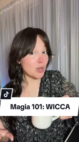 Que es la Wicca? En que consiste, en que creen y cuáles son sus principios y su contexto histórico. Te cuento un poco de todo esto acá y en el próximo te cuento sobre la rueda del año y los 8 sabbats. #wicca #brujeria #witchtok #paganismo #brujas  