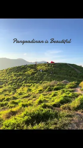 Gunung Pangradinan merupakan Merbabunya Jawa Barat karna hamparan sabana yang luas dan pemandangan 360 derajat #pendakigunung #gunung #pangradinan #Hiking #camping 