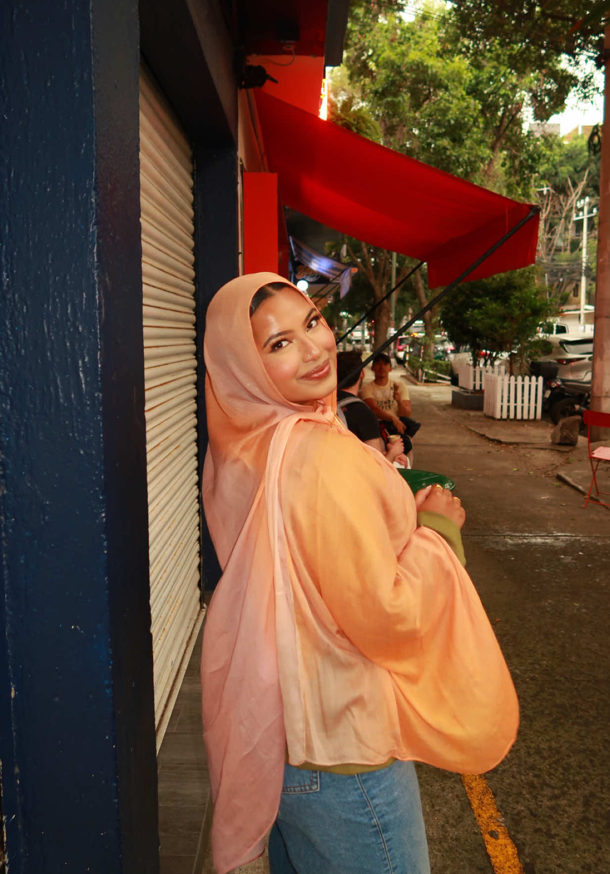 looking like a ripe mango 😌🥭 @velascarves 