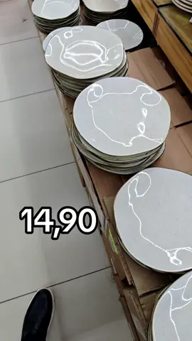 prato raso e fundo apenas 14,90 cada maresia oxford  segunda linha  #mesaposta #meseiras #mesaaolado #mesacomamor #mesalinda 