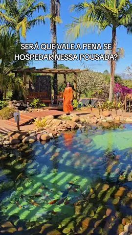 Essa pousada parece incrível nos vídeos, mas será que vale a pena se hospedar nela? Podemos dizer sem medo: vale MUITO a pena se hospedar na Pousada Recanto Primavera! 📍 @Pousada Recanto Primavera | Estrada Municipal dos Garcias, km 2,8, Piedade – SP 💲 Valores: - Diárias a partir de R$665,00 o casal com todas as refeições inclusas (durante a semana). - Crianças até 5 anos são cortesia e de 6 a 10 anos, pagam metade do valor do adulto. - As reservas durante a semana possuem descontos progressivos: 2 diárias – 5% de desconto, 3 diárias – 10% de desconto e 4 diarias – 15% de desconto. - No site na bio deles, você consegue consultar mais informações. ⏰ Horário: Check-in: a partir das 17h Check-out: até às 15h ☎️ Telefone para contato e reservas: (15) 98119-8929 🐾 Pet Friendly: Taxa de R$60,00 por pet/diária. Limite de 2 pets por chalé. 🎟 Atividades inclusas: Piscina aquecidas e climatizadas Tirolesa radical e na água Parede de escalada Brinquedoteca Capela de São Francisco Campo de futebol Quadra de beach tennis/vôlei Lago para pescaria esportiva Mina e roda d’água Mini Fazendinha Pedalinhos e Caiaques Playground Pedra do Cristo Sala de Jogos, de estar e Tv Trilhas ecológicas Bird Watch 🎟 Atividades pagas à parte: Cavalos R$80,00 Massagem R$140,00 Arvorismo com 15 travessias R$50,00 #pousada #piedade #pensaocompleta #hotelfazenda #pescaesportiva 