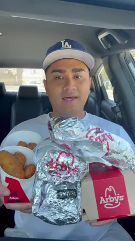Trying your Arby’s orders! #fyp #fastfood #arbys #review #mukbang 