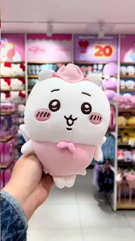 Si los ves, los quieres tener… eso causa nuestra colección de Chiikawa. 🐰🐹🐱✨ Disponible en Miniso y miniso.pe. #minisoperú #nosabíaquelonecesitaba #chiikawa #peluches
