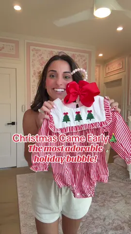OBSESSED with this adorable holiday bubble! Everything about it is so prefect & precious! #holidayoutfit #christmas #babygirl #babyclothes #babyoutfit 