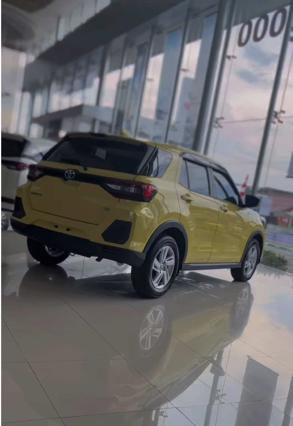 Toyota Raize, SUV compact yang stylish dan irit! ✅  Manual 1.2 G Rp 276.000.000 ✅ Matic 1.2 G Rp 289.000.000 Harga belum potong diskon Desain keren, fitur modern, dan tetap hemat bahan bakar. Cocok untuk anak muda maupun keluarga kecil.  Hubungi heri untuk penawaran terbaik & promo menarik di 085281995577 atau klik link di BIO Profil #toyotabanjarbaru #toyotabanjarmasin #banjarmasin #raize #banjarbaru 