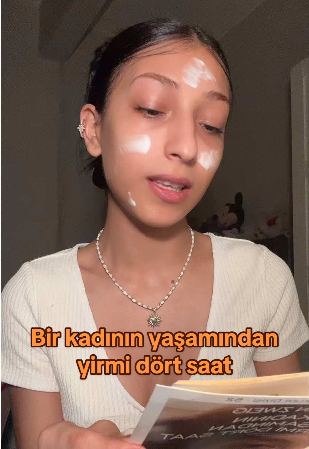 •Macera yaşamamış biri için; başkalarının acı veren huzursuzluğu tiyatro oyunu ya da müzik gibi heyecan veren bir deneyimdir.  Part2 gelecek💁🏼‍♀️ #birkadınınyaşamından24saat #kitapönerileri #storytime 