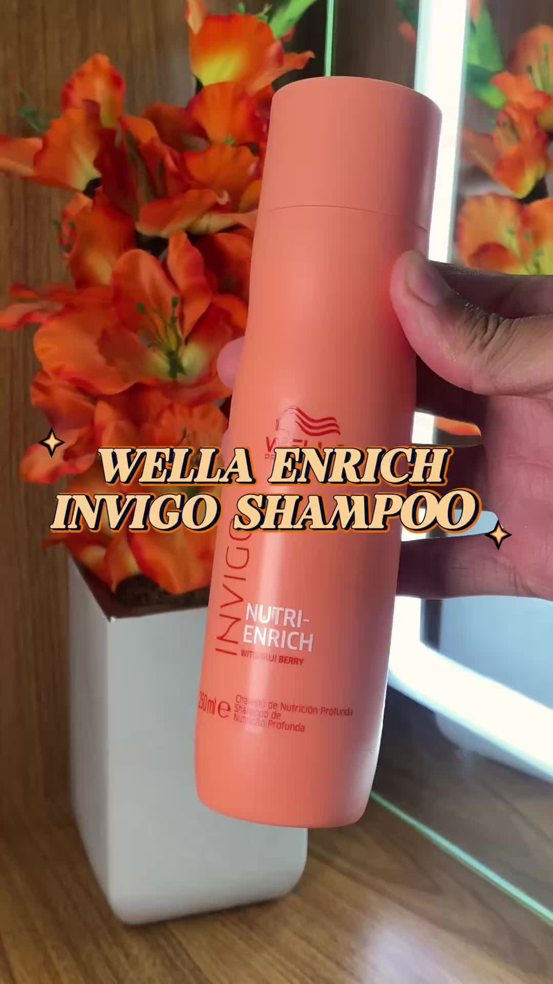 ✨💆‍♀️ Cabelos limpos, nutridos e cheios de vida? É com o Wella Invigo Enrich Shampoo! Sua fórmula enriquecida com extrato de seda garante maciez e brilho desde a primeira lavagem. 🌟 Ideal para cabelos secos ou ressecados, ele devolve a vitalidade e deixa os fios super sedosos ao toque. 💖 👉 Já disponível aqui na Kassio Perfumaria! 🛍️ #Wella #InvigoEnrich #CabelosPerfeitos #KassioPerfumaria