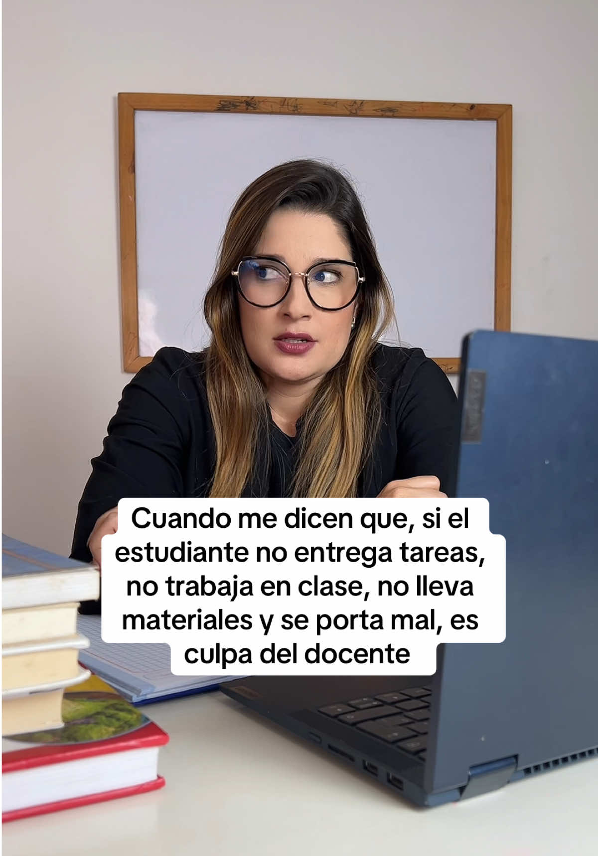 Cuando me dicen que, si un estudiante no entrega tareas, no trabaja en clase, no lleva materiales y se porta mal, es culpa del docente.  El malo siempre es el docente.  #docentes #laculpaesdeldocente #diariodeunaprofe #maestros #humor 