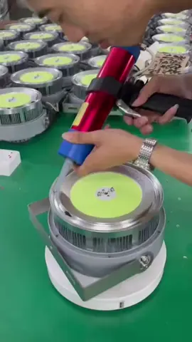 STC lighting led có hiệu xuất phát quang 150-180lm/w giảm 10/100 dầu cho bà!