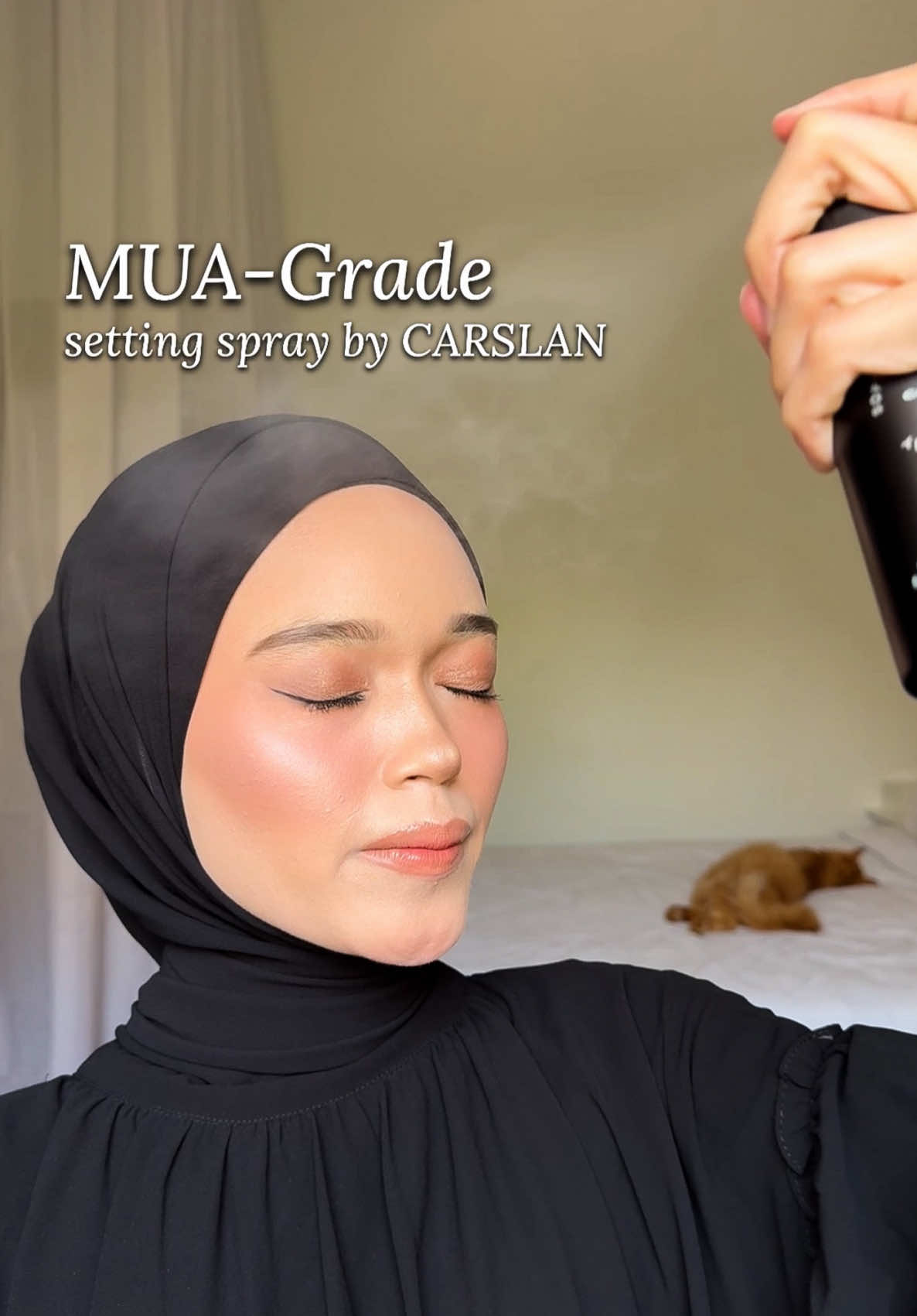 A #settingspray that is most likely found in a MUA's makeup bag 🤍 Underrated but serving QUALITY... That's #CARSLAN #CARSLANSummerMakeup #summermakeup #dryskin 