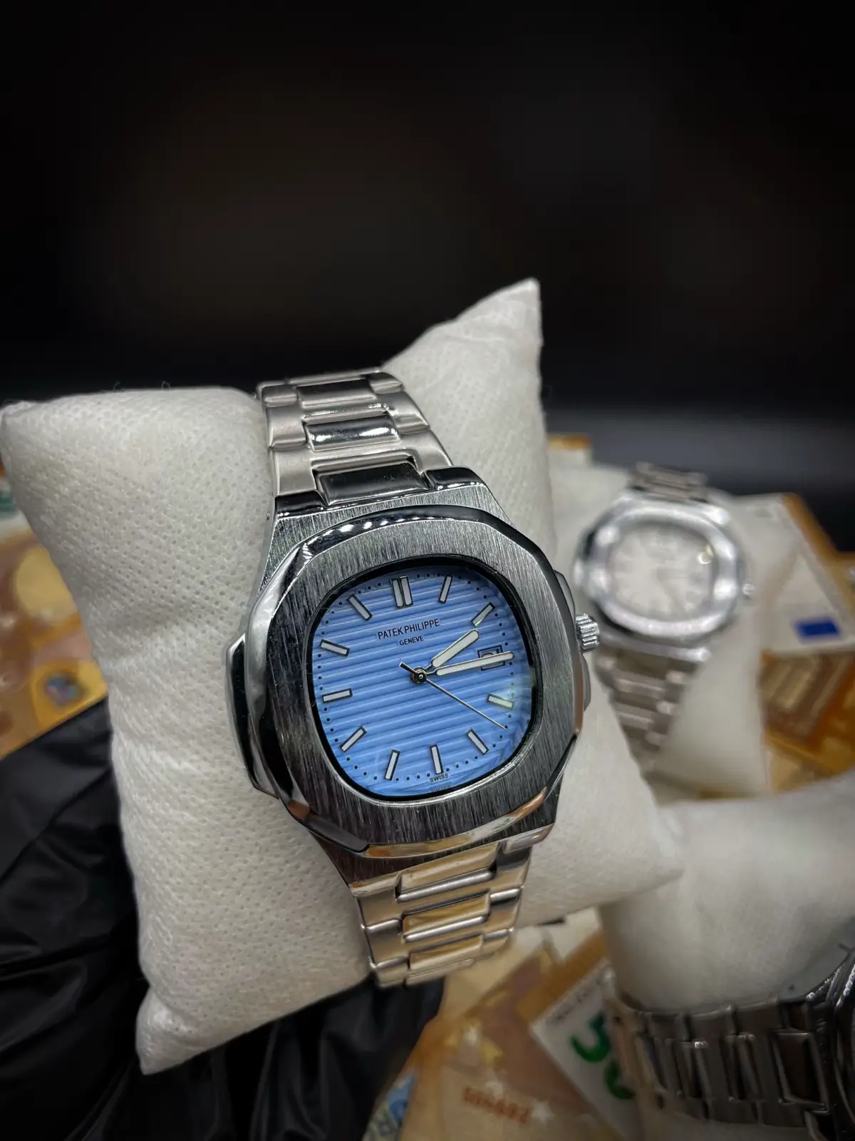 أزرق، أنيق، وفخم! ✨ هذه الساعة بتخلي إطلالتك غير. شو رأيك باللون؟ ‏#ساعات #تيك_توك_ساعات #فخامة #patekphilippep #bluewatch 