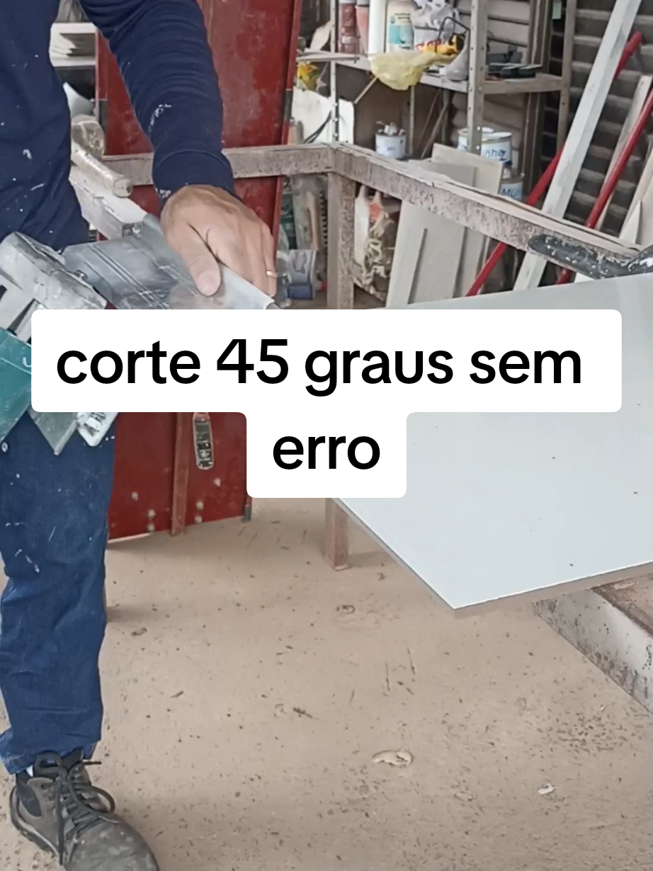 📐🛠️ Suporte para serra mármore no corte 45°! 👉 Precisão no detalhe que faz toda diferença no acabamento 🔝✨ Quem trabalha com porcelanato sabe a importância dessa ferramenta 👌 #Construção #Obras #Ferramentas #Porcelanato #Corte45Graus 