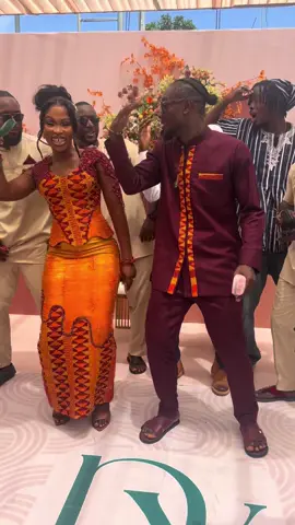 Can your bride and groom dance 🕺🏽🕺🏽🕺🏽  #wedding #bridesmaids #beautiful #weddingtiktok #tiktokghana🇬🇭 