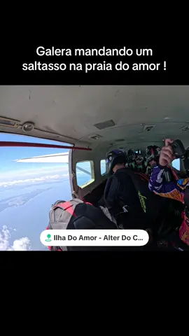 Paraquedistas de todos os cantos do Brasil saltando na praia do amor em Alter do Chão !!#alterdochao #santarem #amazonia 