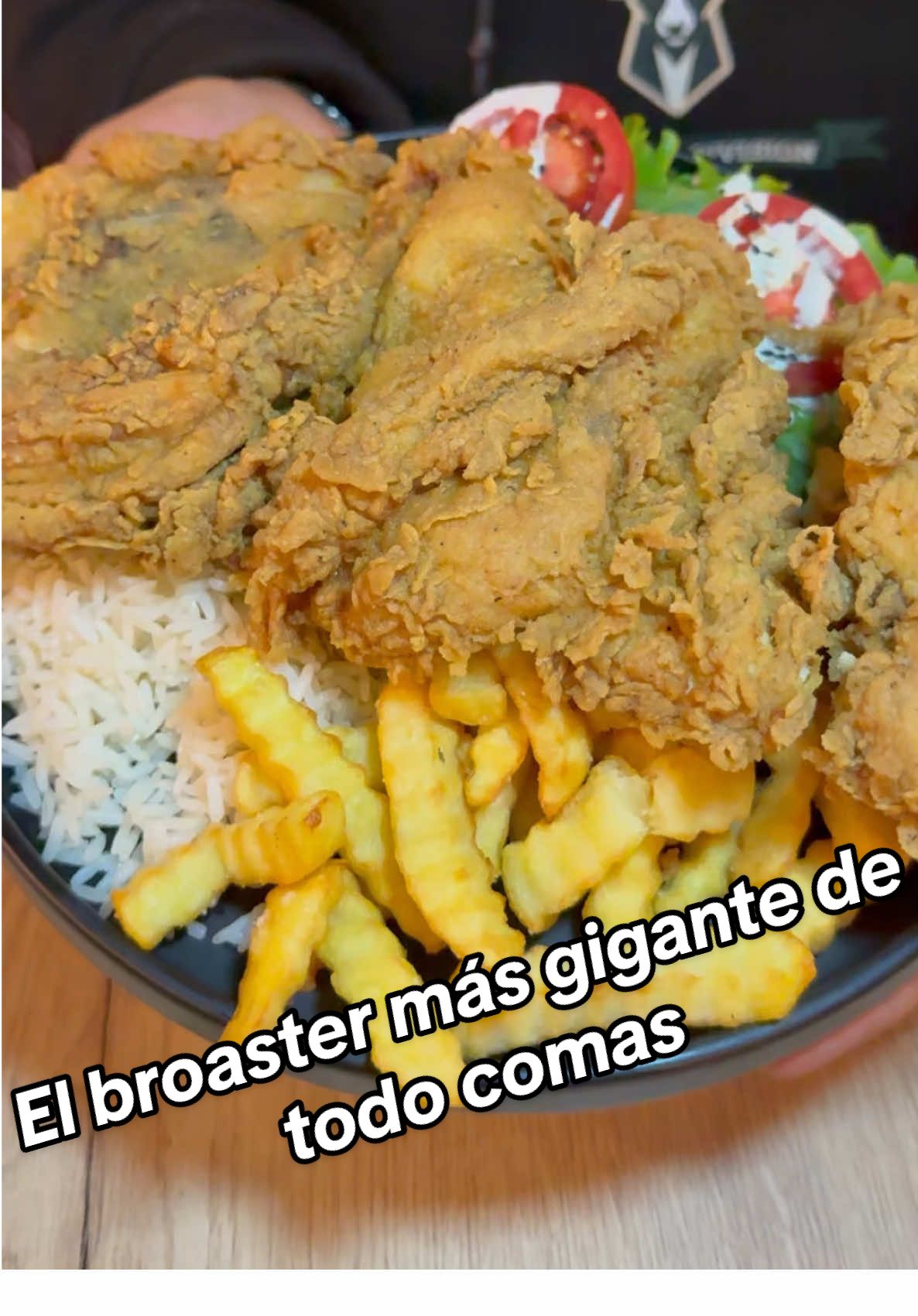 ✨ Mis amiguitos de @la5tazona me recibieron en Collique, Comas 🍔🍗🔥 Probé su hamburguesa jugosita, unas alitas buenazas y un broaster crocantito que está para repetir 😋 Si andas por la zona, este lugar es parada obligatoria 👌 #broaster #hamburguesa #comas #cononorte #comida 