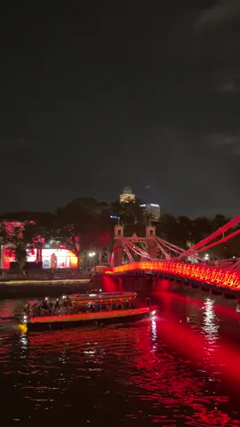 Best view singapore emang di malam hari 🇸🇬 #traveltheworld  #creatorsearchinsights #singapore #thefullertonhotelsingapore #solotrips 