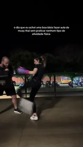 gente ninguém me avisou que cansava tanto QUE ISSO (lembrando que estou me recuperando de um pé quebrado,  não treino e não faço nenhuma atividade física, mas estou indo atrás do prejuízo) #muaythai #Fitness #fyp #academia #treino 