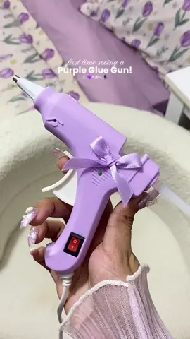 Purple glue guuun? Yeeesss!! 💜🥹 waahhhh sa tagal ko ng nagcra-craft finally nakahanap din ng purple 🥹 #gluegun #schoolsupplies #stationery 