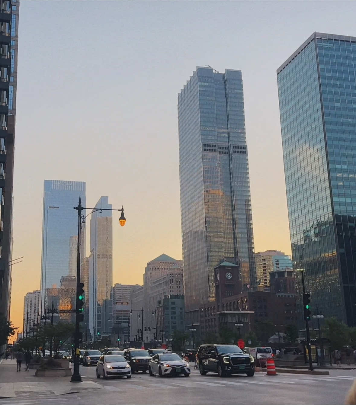 Chicago through my lens📽️episode 12 of my vlog ! Link in bio  #liltav #cinematic #cinematography 