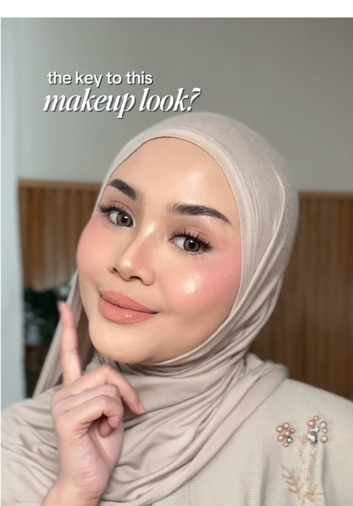 Key to this flawless makeup look? 🔑 Of course… Cloud Cushion! ✨ Korang dah ready ke sale 9.9? Jangan lupa check out! #WardahMY #WardahColorfitCushionMY #WardahCloudCushionMY #mycloudcushion #doubledatesale 