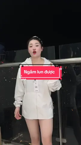 Nó đẹp nó trẻ lắm ý