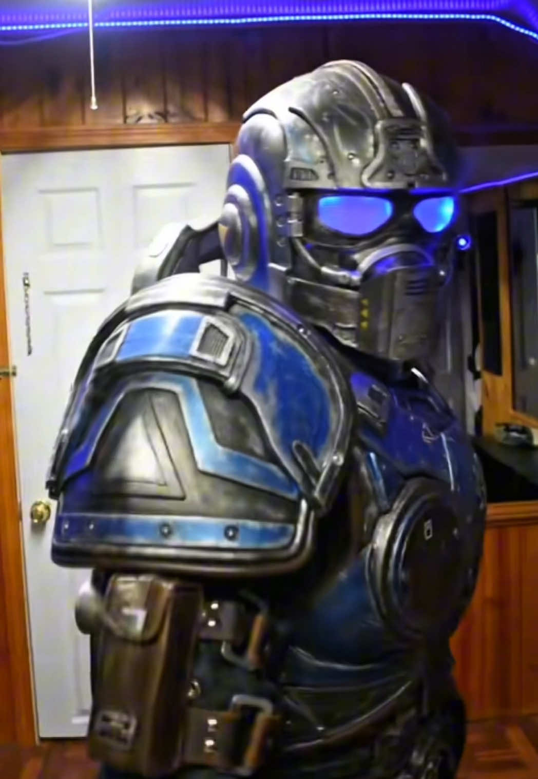 Getting ready for the next mission #gearsofwar #costume #videogames #fypシ #paratiiiiiiiiiiiiiiiiiiiiiiiiiiiiiii 