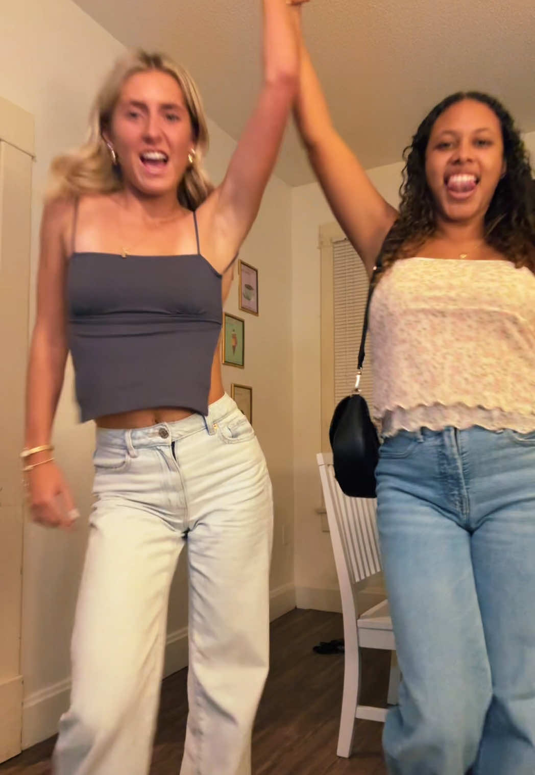 COME GET A HOUSE TOUR PROB💛 #fypシ #college #hourtour #OOTD 