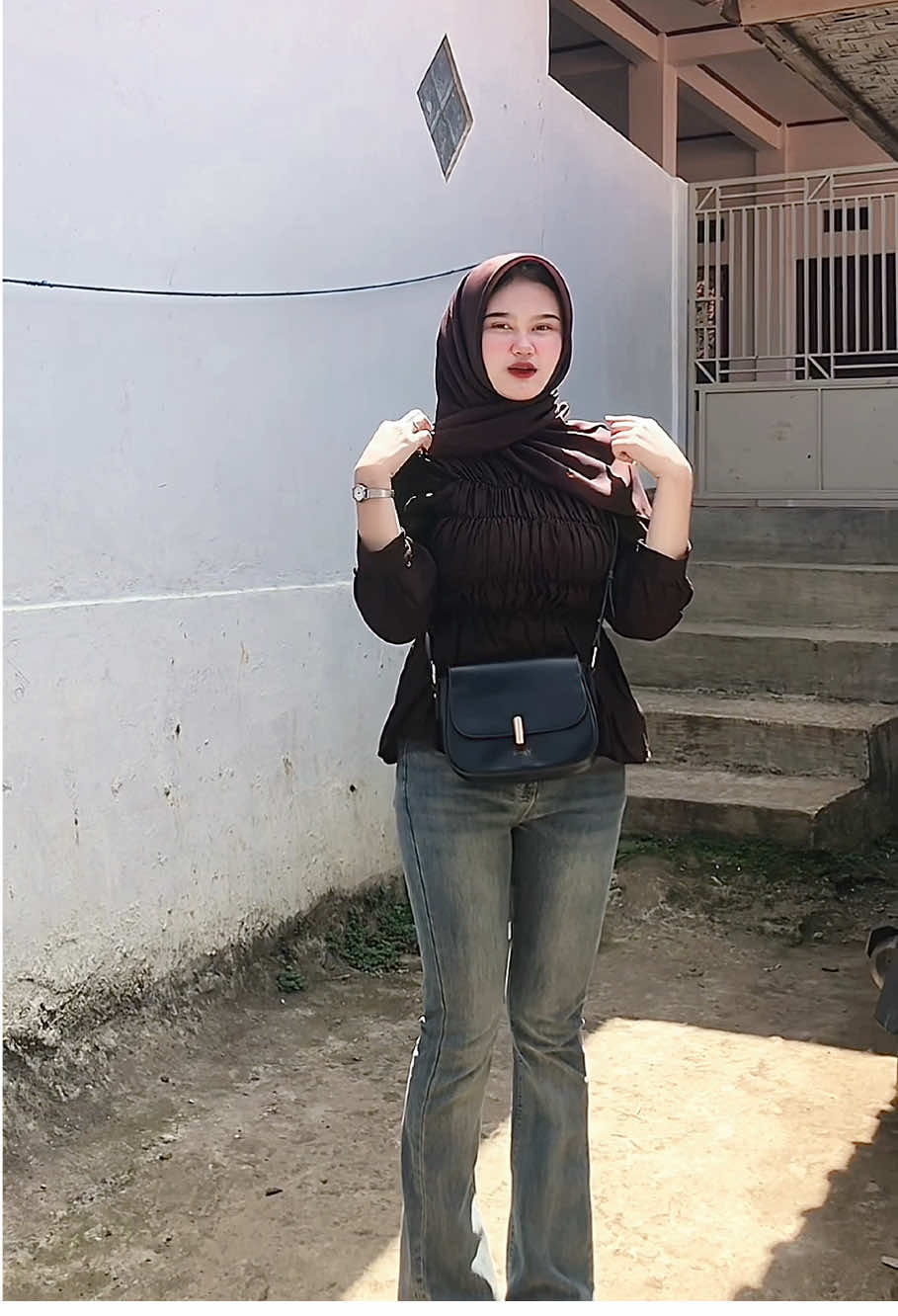 Keranjang dsni>@ALYA💋  #OOTD #outfitideas #ootdfashion #atasanblouse #celanacutbray #fyp #recommendations #myoutfit #fypシ 