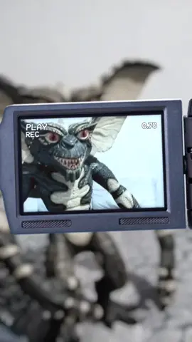 #gremlins #humor #poeta #trickortreatstudios #romántico 