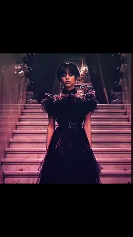 a parte da agnes ficou diferente porque a qualidade do vídeo que eu peguei dela pra editar era muito mais escuro que o resto 😭 #fyp #wednesday #enidsinclair #agnes #morticiaaddams 