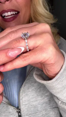 ✨😍 3CT Oval Cut Ring, Also available in Yellow Gold or Rose Gold, Free Shipping. Love that detailed band. @EAMTI Jewellery #eamtirings #eamtijewelry #engagementring #weddingring #sterlingsilver 