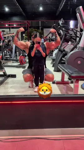 GRUAAAR 🦁 vs meww 🐱❤️ #jgteam #gymmotivation #familystrong #GymTok #viral 