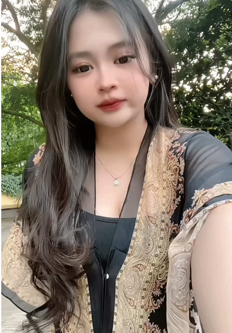 cardigan nya cocok buat ke kondangan / pantai / ootd santaiii, co sblm keabisan 😿 